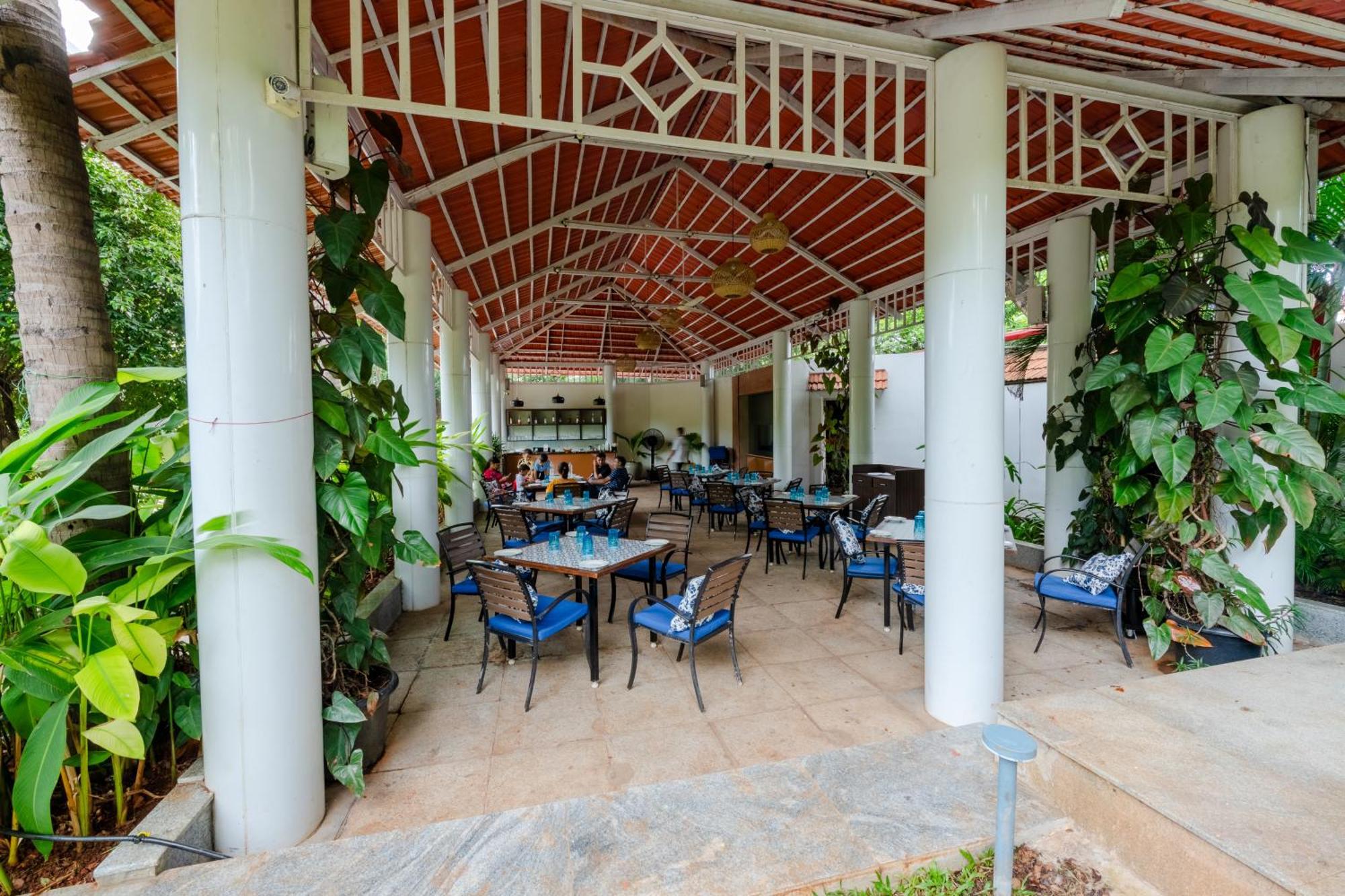 Hotel Southern Star,Mysore Extérieur photo The restaurant at the resort